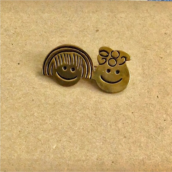 Vintage Copper smiling Children Brooch. - Picture 9 of 13
